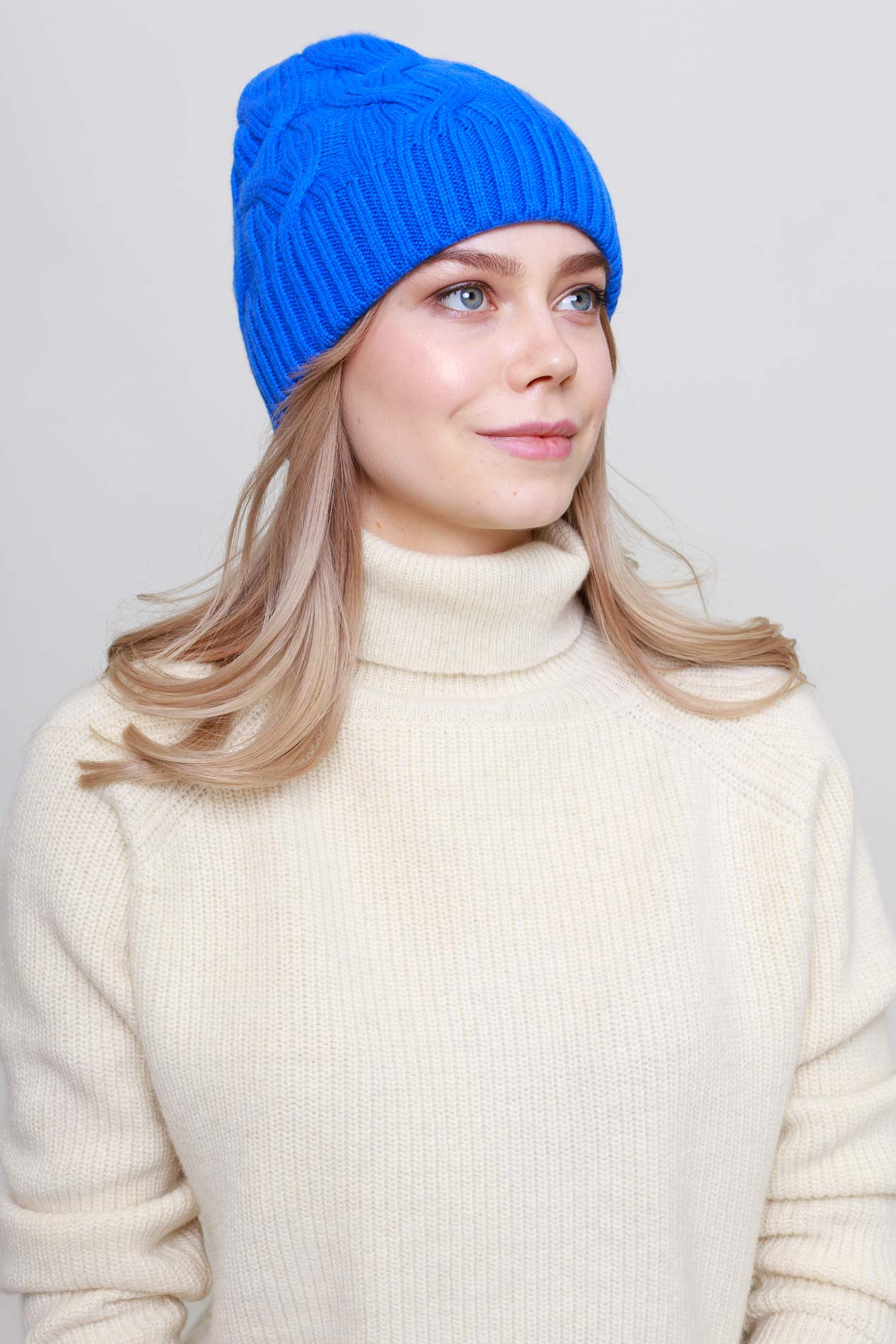 Шапка из кашемира с рисунком сложные косы   219961