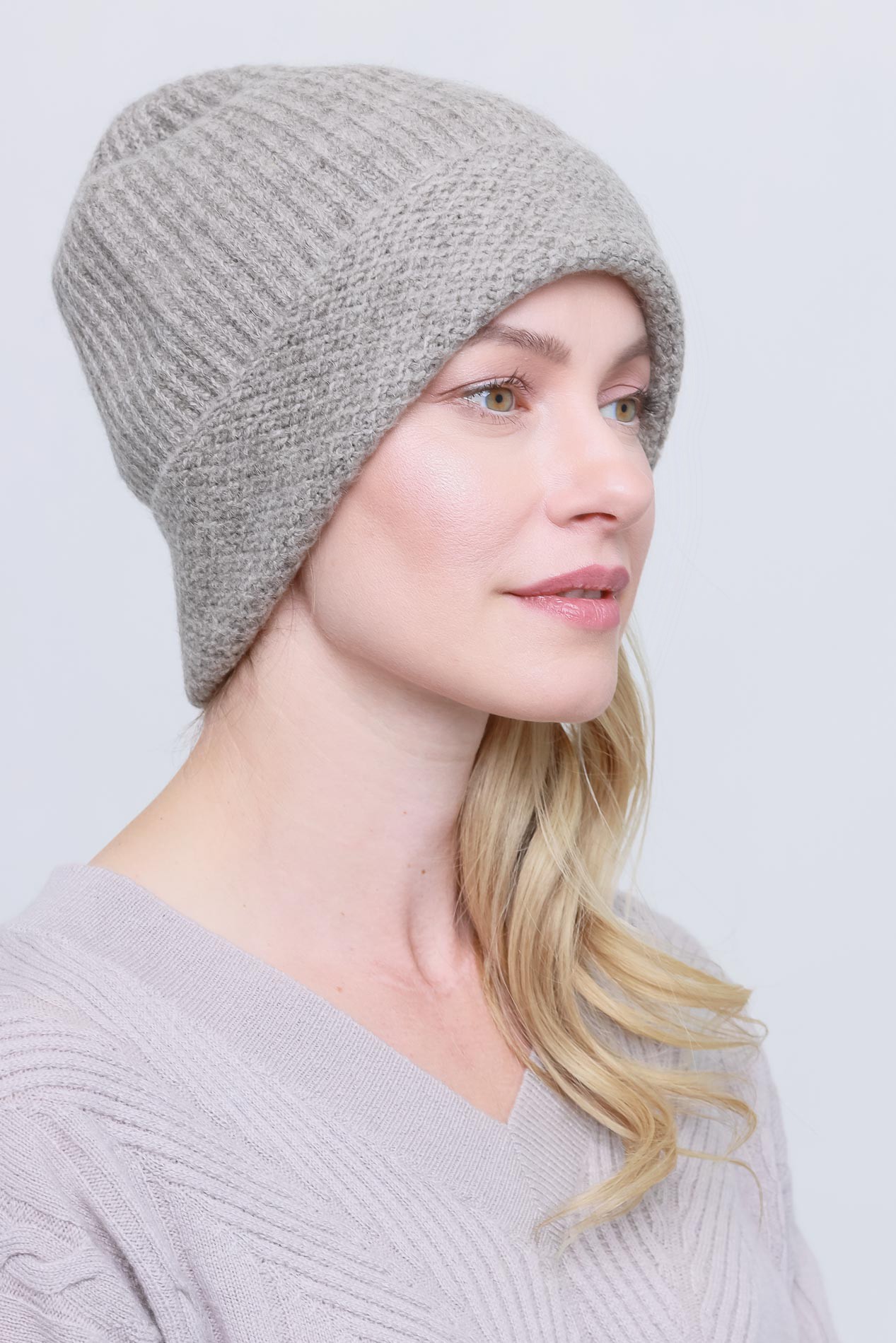 Шапка из пуха яка однотонная с подворотом   219924