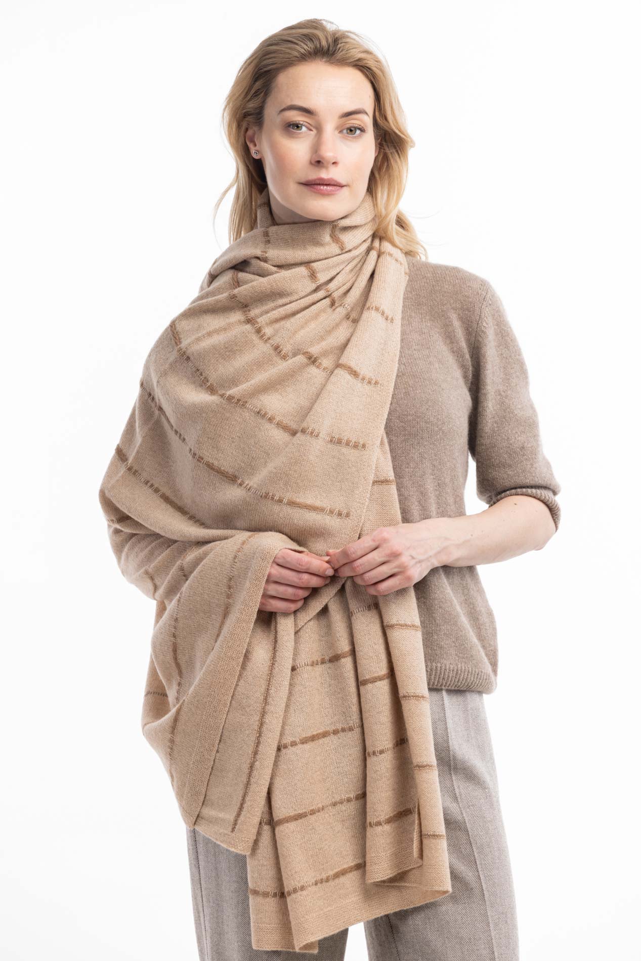 Палантин из верблюжьей шерсти   181628