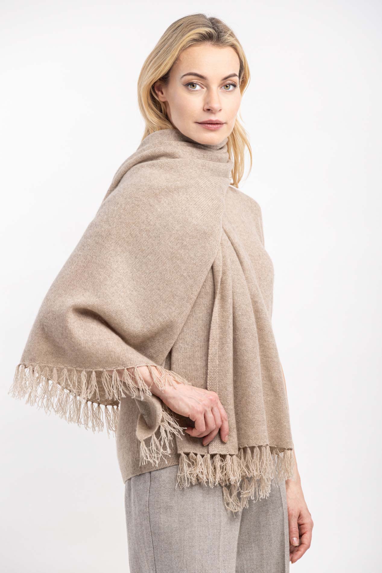 Кашемировый палантин с кистями   289349