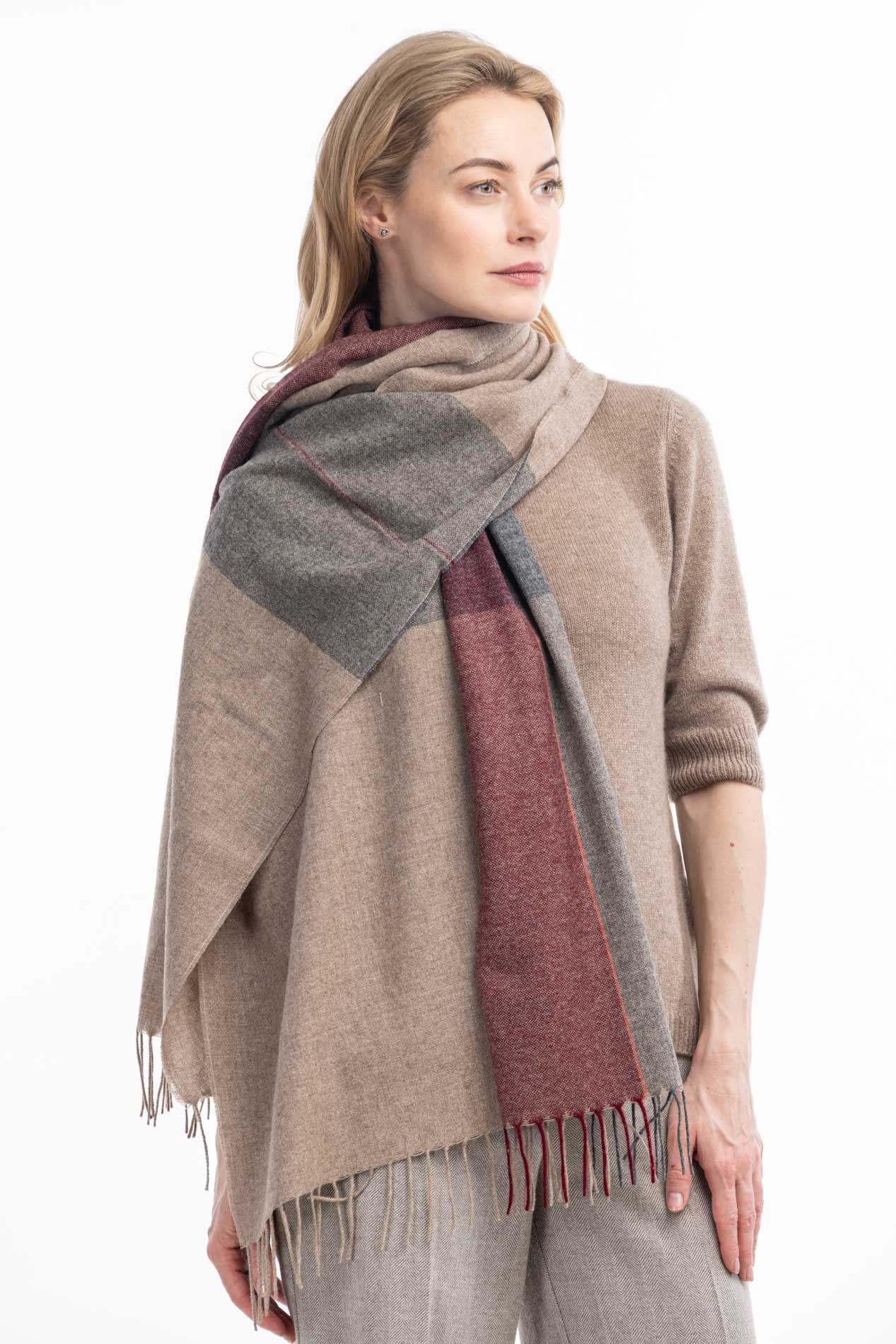 Женский палантин из верблюжьего пуха с бахромой   249652