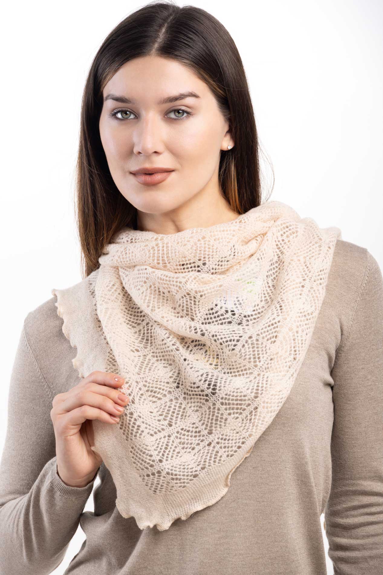 Ажурная косынка из овечьего пуха   180667