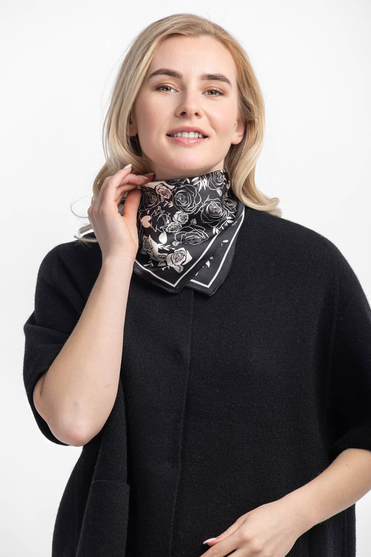 Шелковый платок в черно-белой гамме   290653