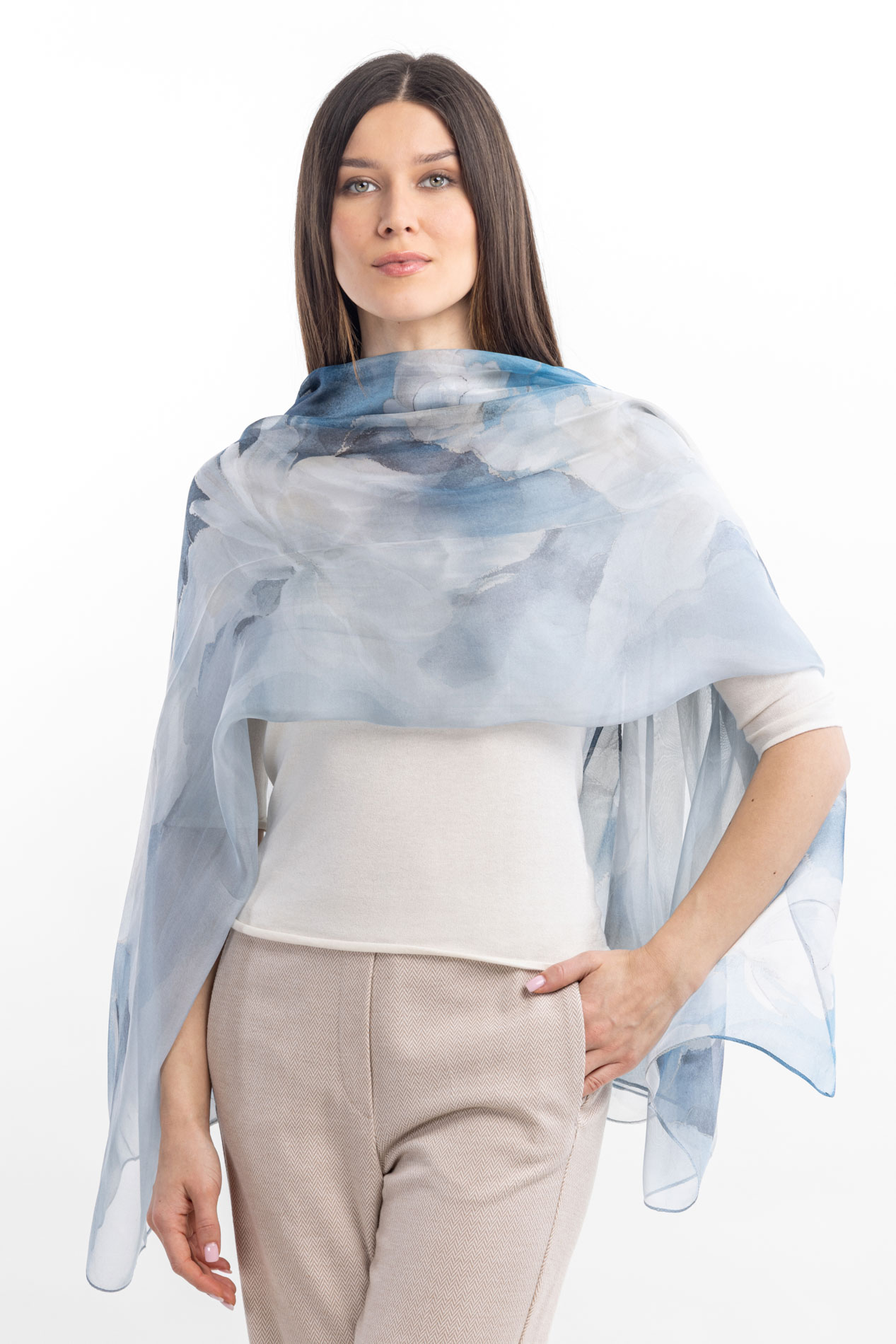 Шелковый палантин в голубых оттенках   290860