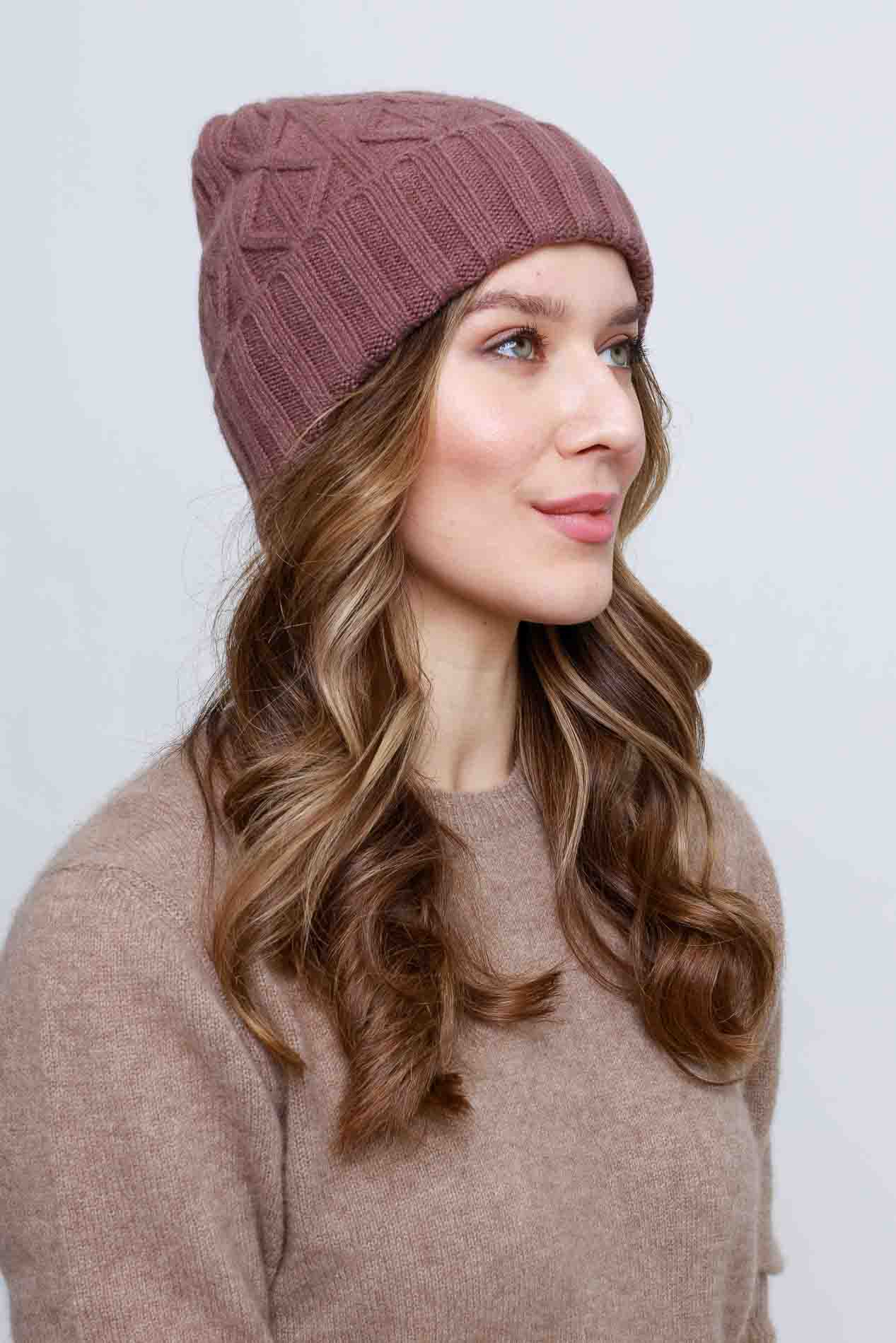 Зимняя кашемировая шапка с отворотом с рисунком полосы и ромбы   181611