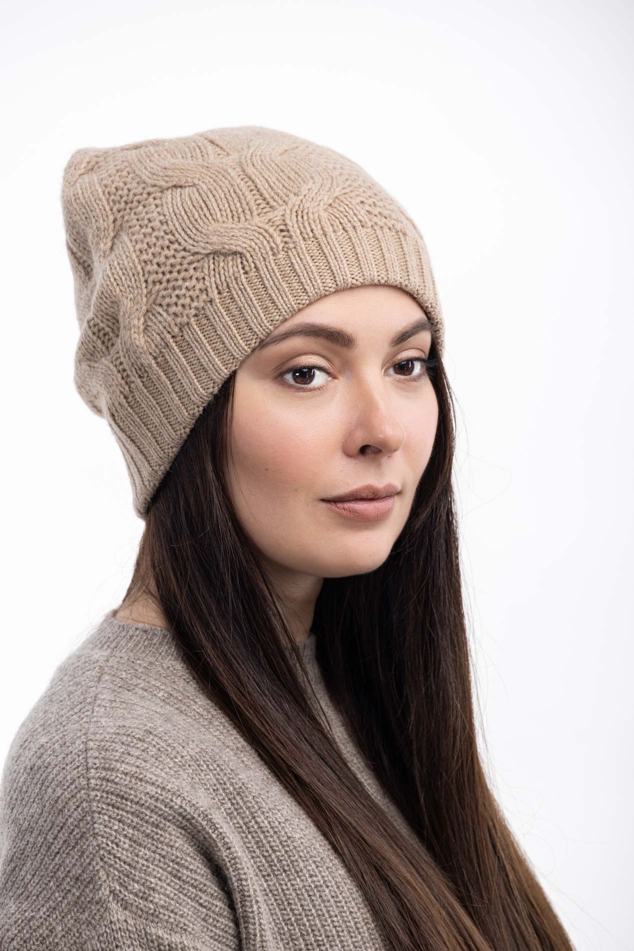 Женская шапка из верблюжьей шерсти   289496