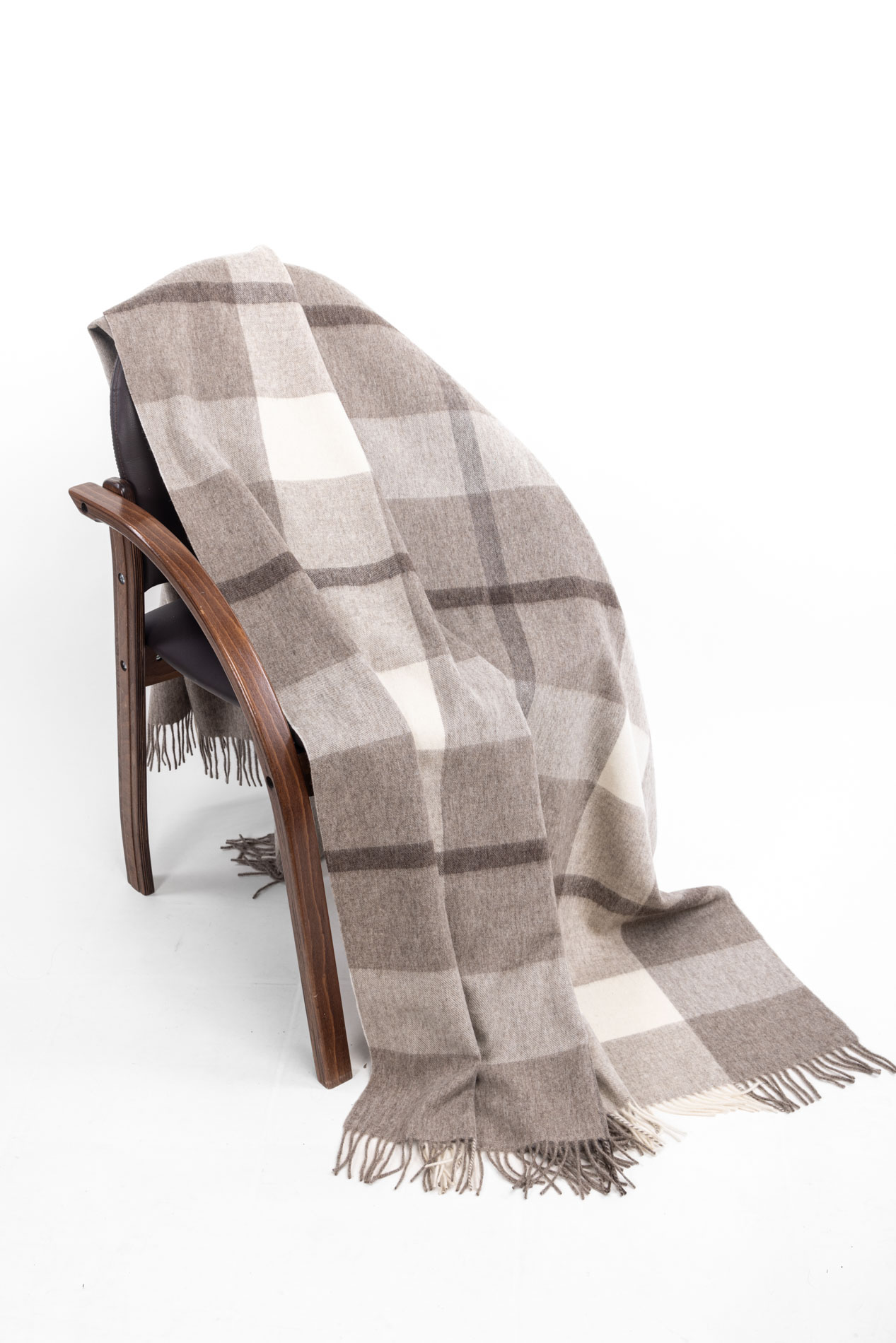 Большой шерстяной плед с бахромой  290524