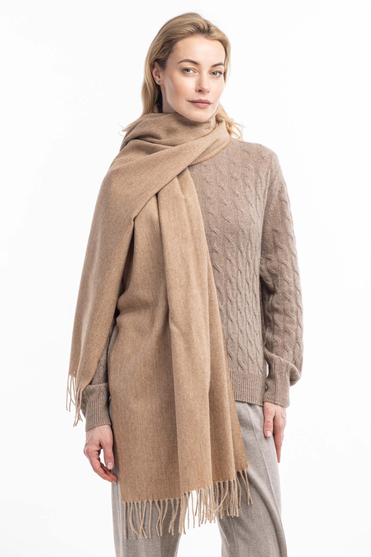 Палантин из пуха верблюжонка   290250