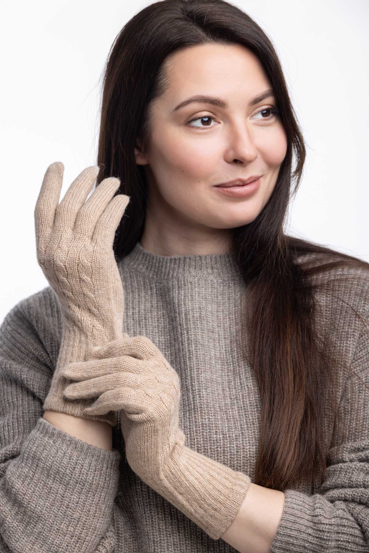 Женские перчатки из верблюжьего пуха с косами   181579