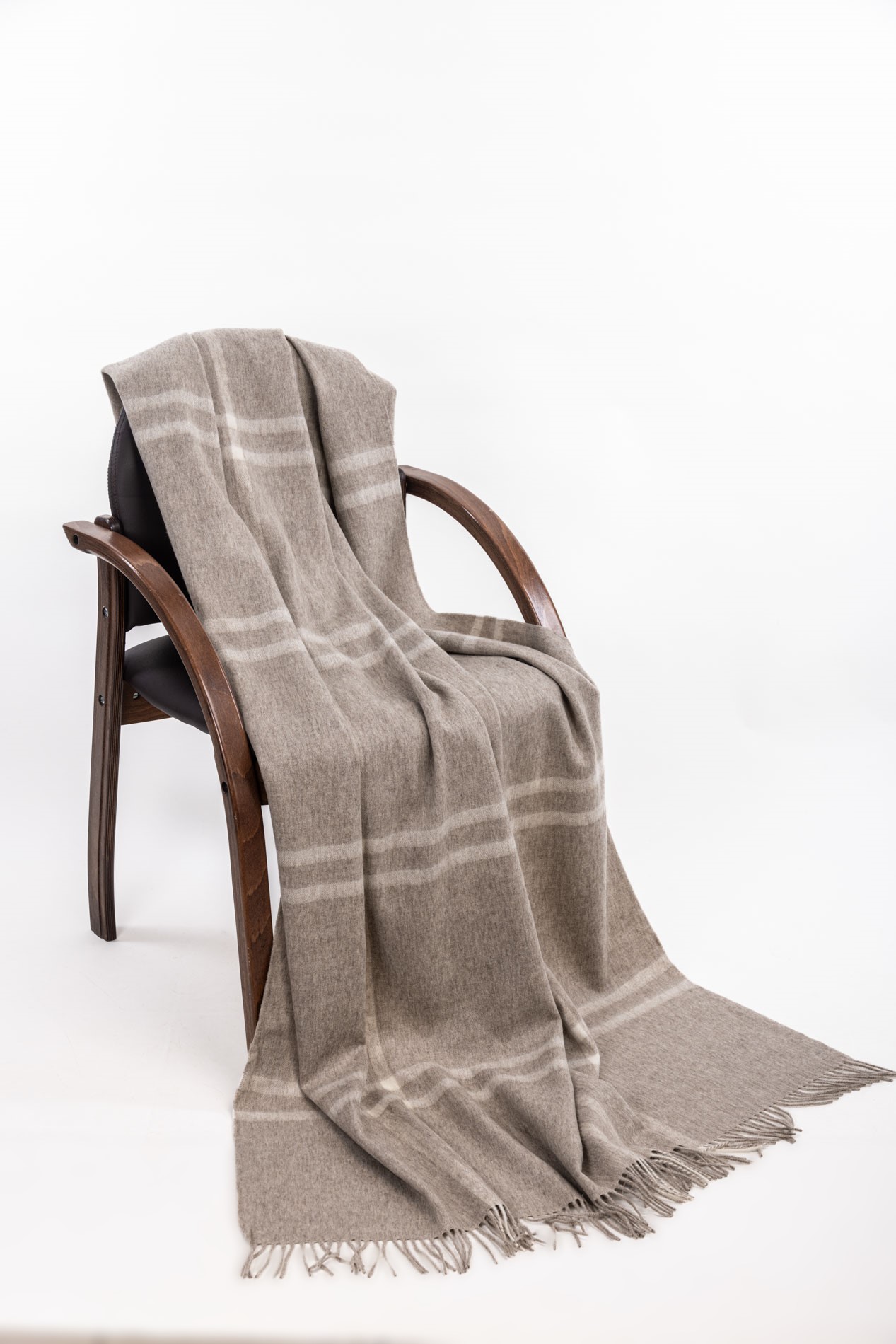 Шерстяной плед с бахромой  290295