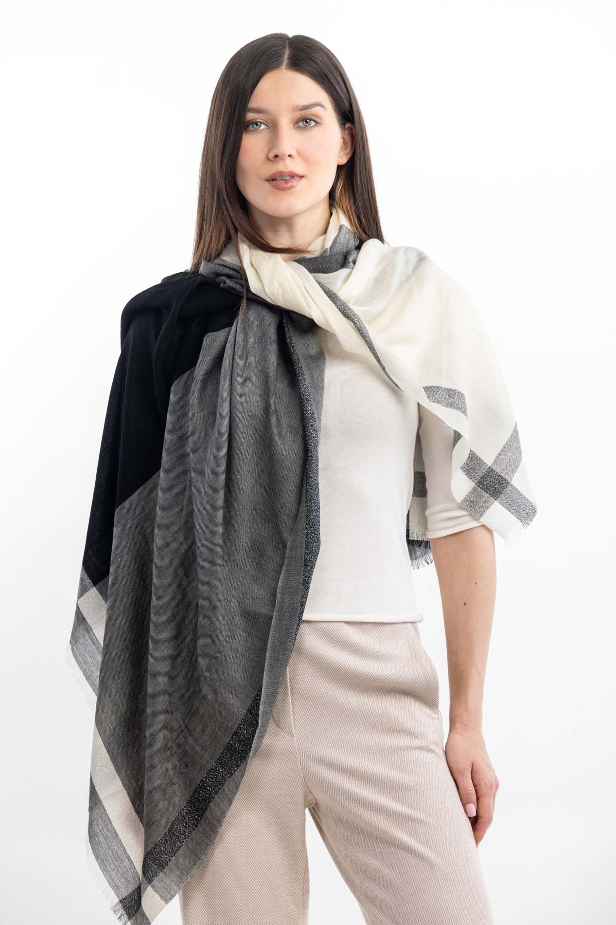 Тонкий кашемировый палантин с нитями люрекса   290723