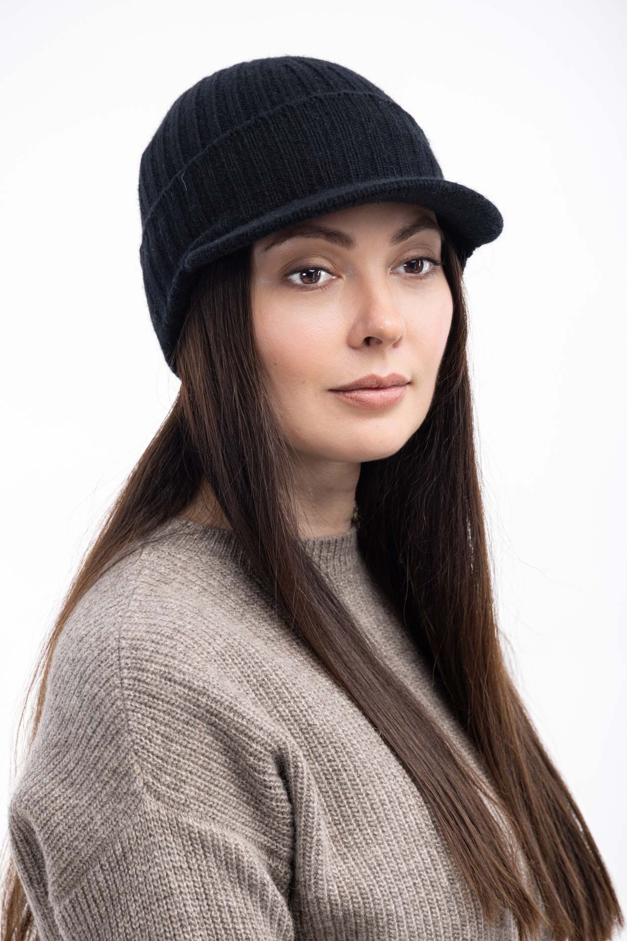 Кашемировая шапка с козырьком   281218