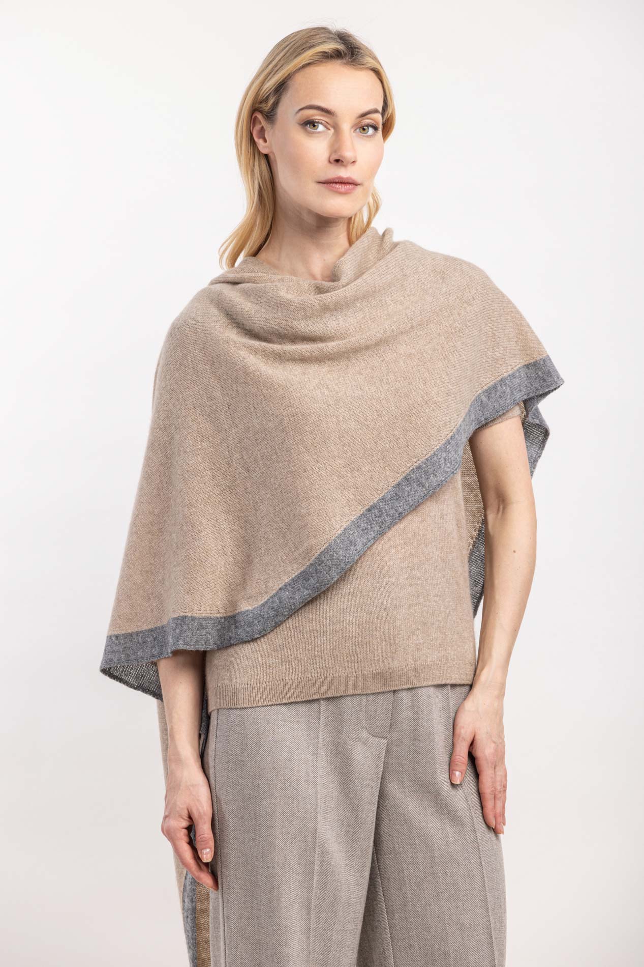 Кашемировая косынка с контрастным краем  фото 289208 Кашемировая косынка с контрастным краем   289208