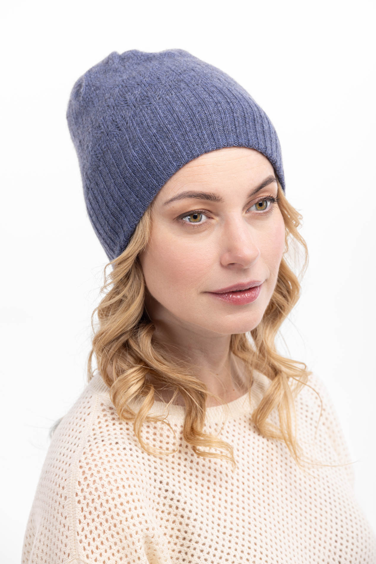 Ажурная шапка из кашемира двусторонняя   181364