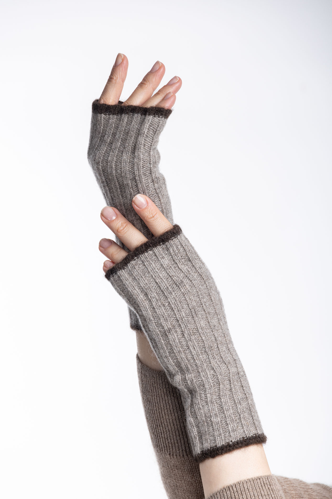 Митенки из шерсти яка с контрастным краем   289157