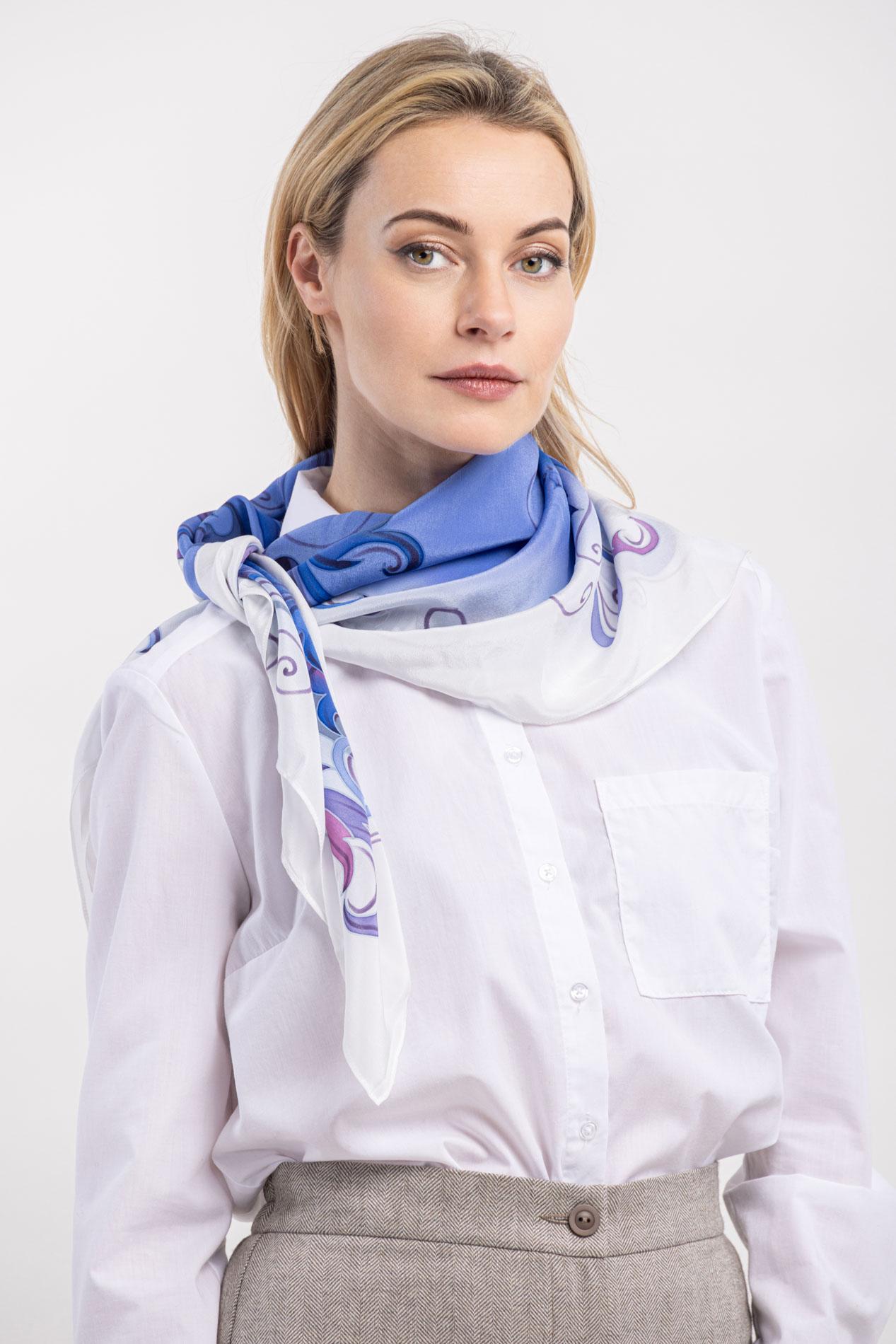 Платок из 100% шелка с ручной росписью Камея   290043